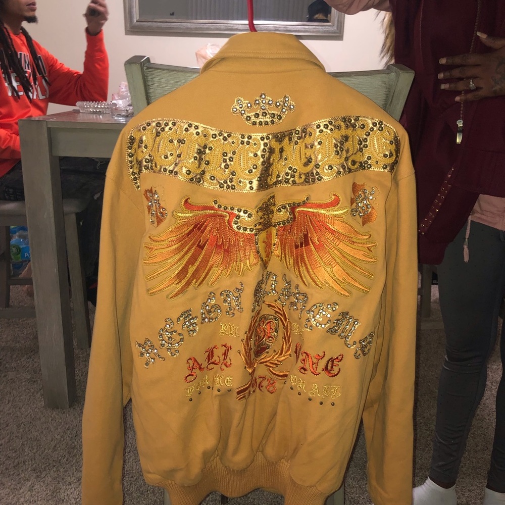 I’m selling these size large Pelle Pelle coats for 200 and up. - Picture 2 of 3